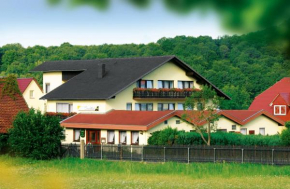 Отель Saaletal Pension & Ferienwohnungen  Бад-Боклет